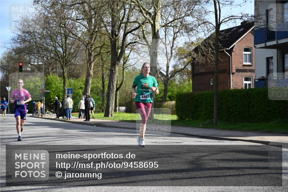 12.04.2026 - 45. Internationalen Wilhelmsburger Insellauf J. Mangold http://msf.ph/oto/9458695 12.04.2026 10:37:10 Ziel 2375, 2444, 3670, 2451, 2106, 4467, 4482, 4779, 3492, 5643, 3238, 3238, 2531, 5496, 5251, 3182, 2568, 2657, 4833, 5706 meine-sportfotos.de