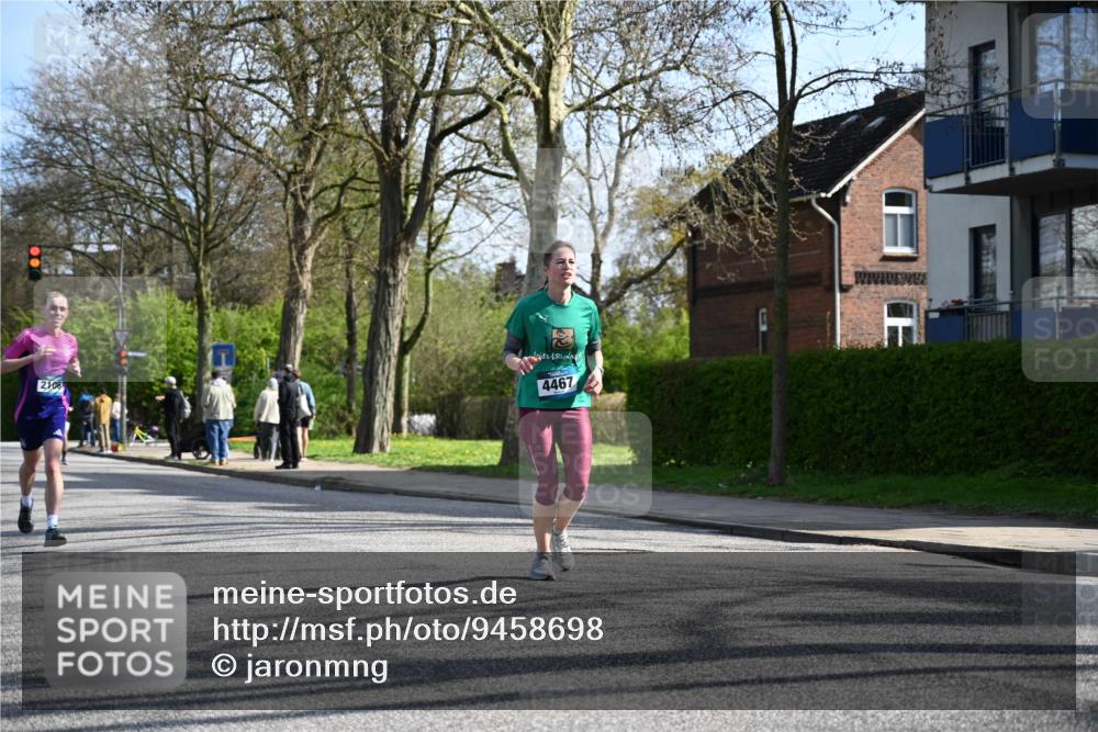 12.04.2026 - 45. Internationalen Wilhelmsburger Insellauf J. Mangold http://msf.ph/oto/9458698 12.04.2026 10:37:10 Ziel 2375, 2444, 3670, 2451, 2106, 4467, 4482, 4779, 3492, 5643, 3238, 3238, 2531, 5496, 5251, 3182, 2568, 2657, 4833, 5706 meine-sportfotos.de