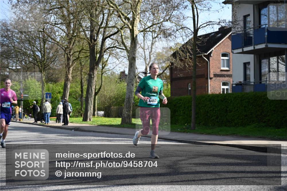 12.04.2026 - 45. Internationalen Wilhelmsburger Insellauf J. Mangold http://msf.ph/oto/9458704 12.04.2026 10:37:10 Ziel 2375, 2444, 3670, 2451, 2106, 4467, 4482, 4779, 3492, 5643, 3238, 3238, 2531, 5496, 5251, 3182, 2568, 2657, 4833, 5706 meine-sportfotos.de