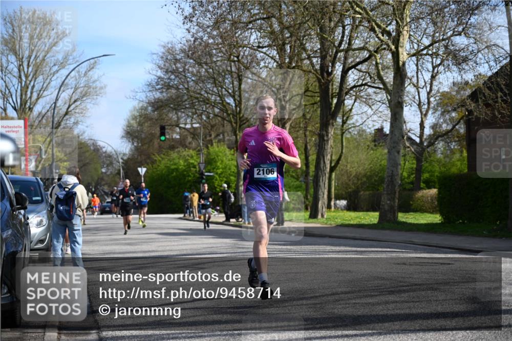 12.04.2026 - 45. Internationalen Wilhelmsburger Insellauf J. Mangold http://msf.ph/oto/9458714 12.04.2026 10:37:12 Ziel 2444, 3670, 2451, 2106, 4467, 4482, 4779, 3492, 5643, 3238, 2531, 5496, 5251, 5251, 3182, 2568, 2657, 4833, 5706 meine-sportfotos.de