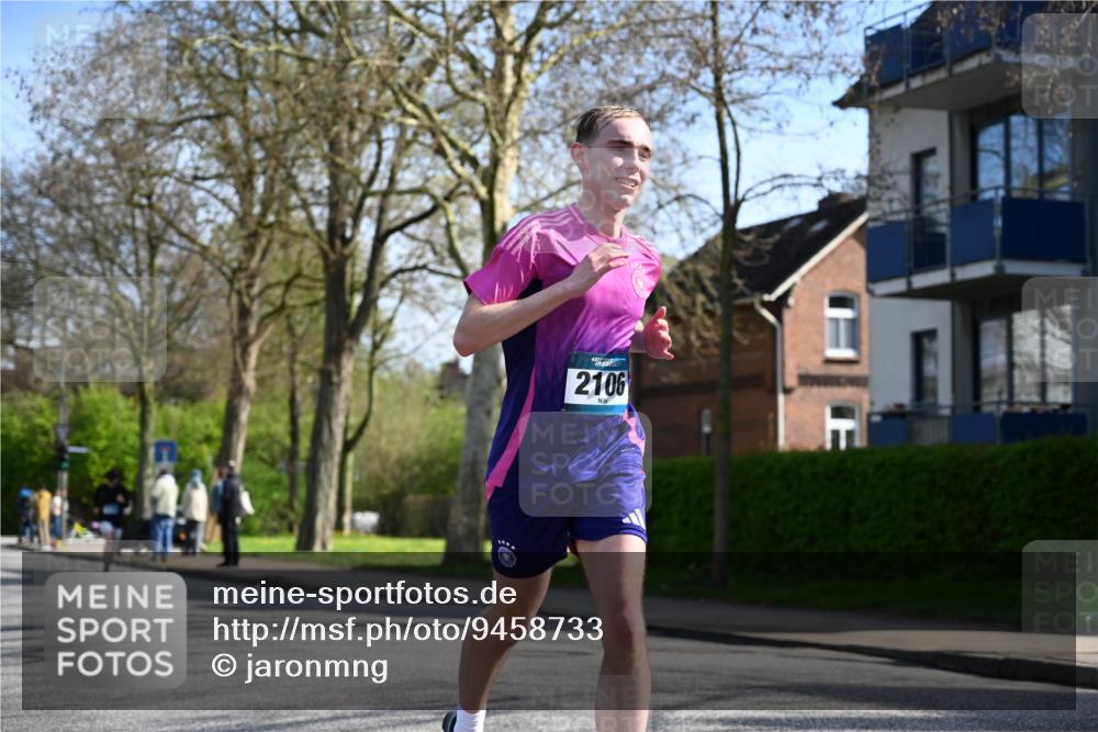 12.04.2026 - 45. Internationalen Wilhelmsburger Insellauf J. Mangold http://msf.ph/oto/9458733 12.04.2026 10:37:13 Ziel 2444, 3670, 2451, 2106, 4467, 4482, 4779, 3492, 5643, 3238, 2531, 2531, 5496, 5251, 3182, 3182, 2568, 2657, 4833, 5706 meine-sportfotos.de