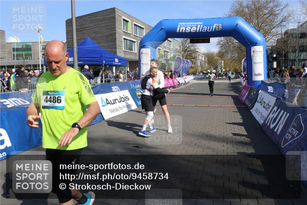 12.04.2026 - 45. Internationalen Wilhelmsburger Insellauf Strokosch-Dieckow http://msf.ph/oto/9458734 12.04.2026 11:05:12 Ziel 2204, 5570, 3679, 3064 meine-sportfotos.de