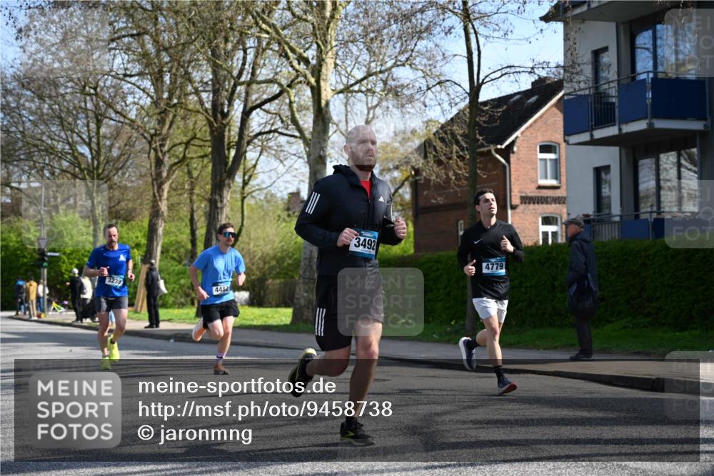 12.04.2026 - 45. Internationalen Wilhelmsburger Insellauf J. Mangold http://msf.ph/oto/9458738 12.04.2026 10:37:19 Ziel 2106, 4467, 4482, 4779, 3492, 5643, 3238, 2531, 5496, 5251, 3182, 2568, 2657, 4833, 5706, 2105, 4013, 3386 meine-sportfotos.de