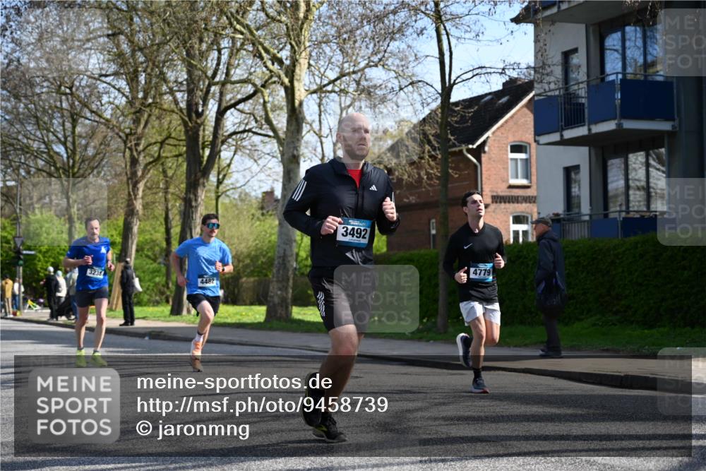 12.04.2026 - 45. Internationalen Wilhelmsburger Insellauf J. Mangold http://msf.ph/oto/9458739 12.04.2026 10:37:19 Ziel 2106, 4467, 4482, 4779, 3492, 5643, 3238, 2531, 5496, 5251, 3182, 2568, 2657, 4833, 5706, 2105, 4013, 3386 meine-sportfotos.de