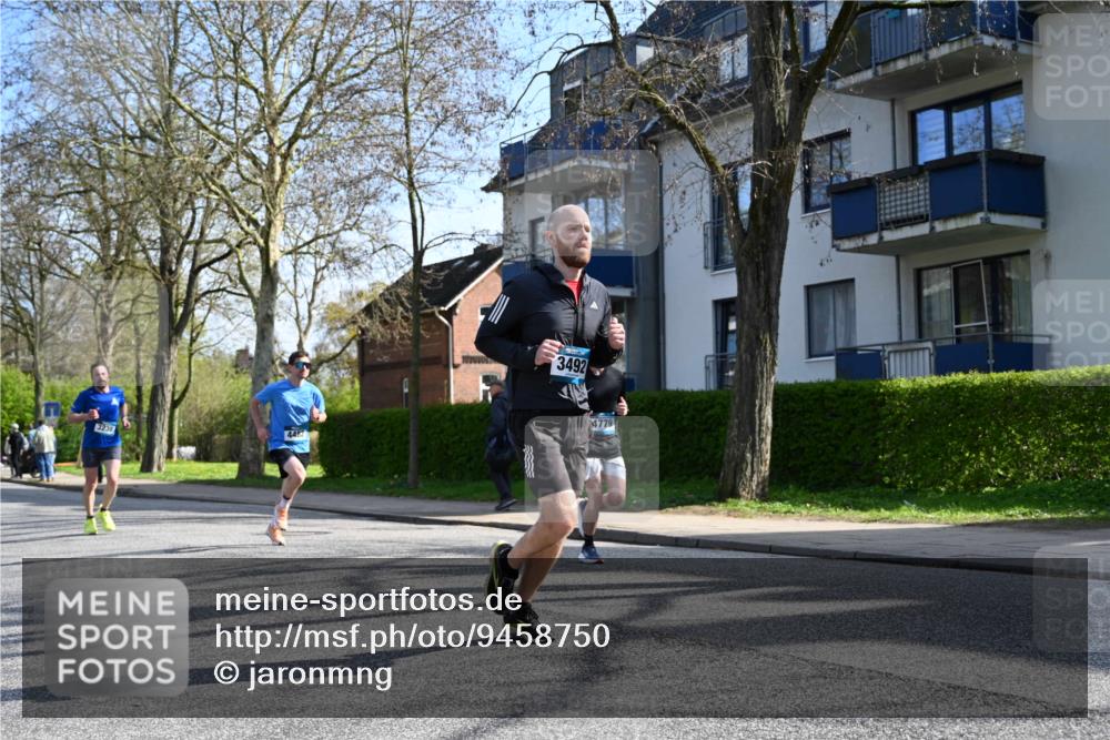 12.04.2026 - 45. Internationalen Wilhelmsburger Insellauf J. Mangold http://msf.ph/oto/9458750 12.04.2026 10:37:20 Ziel 2106, 4467, 4482, 4779, 3492, 5643, 3238, 2531, 5496, 5251, 3182, 2568, 2657, 4833, 5706, 4833, 5706, 2105, 4013, 3386 meine-sportfotos.de