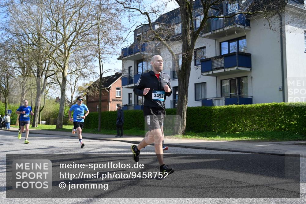 12.04.2026 - 45. Internationalen Wilhelmsburger Insellauf J. Mangold http://msf.ph/oto/9458752 12.04.2026 10:37:20 Ziel 2106, 4467, 4482, 4779, 3492, 5643, 3238, 2531, 5496, 5251, 3182, 2568, 2657, 4833, 5706, 4833, 5706, 2105, 4013, 3386 meine-sportfotos.de