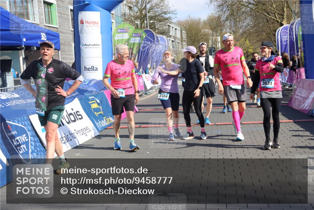 12.04.2026 - 45. Internationalen Wilhelmsburger Insellauf Strokosch-Dieckow http://msf.ph/oto/9458777 12.04.2026 10:48:34 Ziel 2384, 2442, 3631, 5578, 3414, 3307, 4882, 2053, 4563, 4866 meine-sportfotos.de