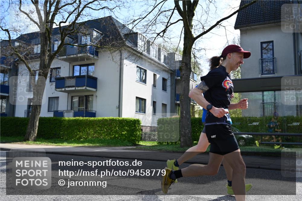 12.04.2026 - 45. Internationalen Wilhelmsburger Insellauf J. Mangold http://msf.ph/oto/9458779 12.04.2026 10:37:24 Ziel 4482, 4779, 3492, 5643, 3238, 2531, 5496, 5251, 5251, 3182, 2568, 2657, 4833, 5706, 2105, 4013, 3386, 5289, 2537, 2020 meine-sportfotos.de