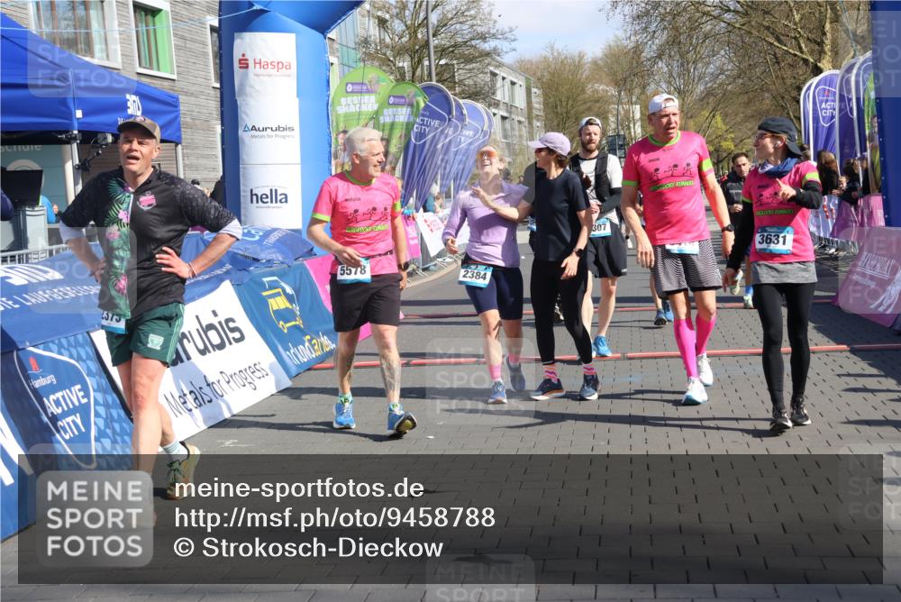 12.04.2026 - 45. Internationalen Wilhelmsburger Insellauf Strokosch-Dieckow http://msf.ph/oto/9458788 12.04.2026 10:48:34 Ziel 2384, 2442, 3631, 5578, 3414, 3307, 4882, 2053, 4563, 4866 meine-sportfotos.de