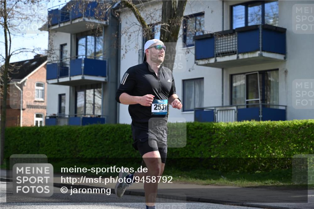 12.04.2026 - 45. Internationalen Wilhelmsburger Insellauf J. Mangold http://msf.ph/oto/9458792 12.04.2026 10:37:28 Ziel 4779, 3492, 5643, 3238, 2531, 5496, 5251, 3182, 2568, 2657, 4833, 5706, 2105, 4013, 3386, 5289, 2537, 2020, 5363, 2986 meine-sportfotos.de
