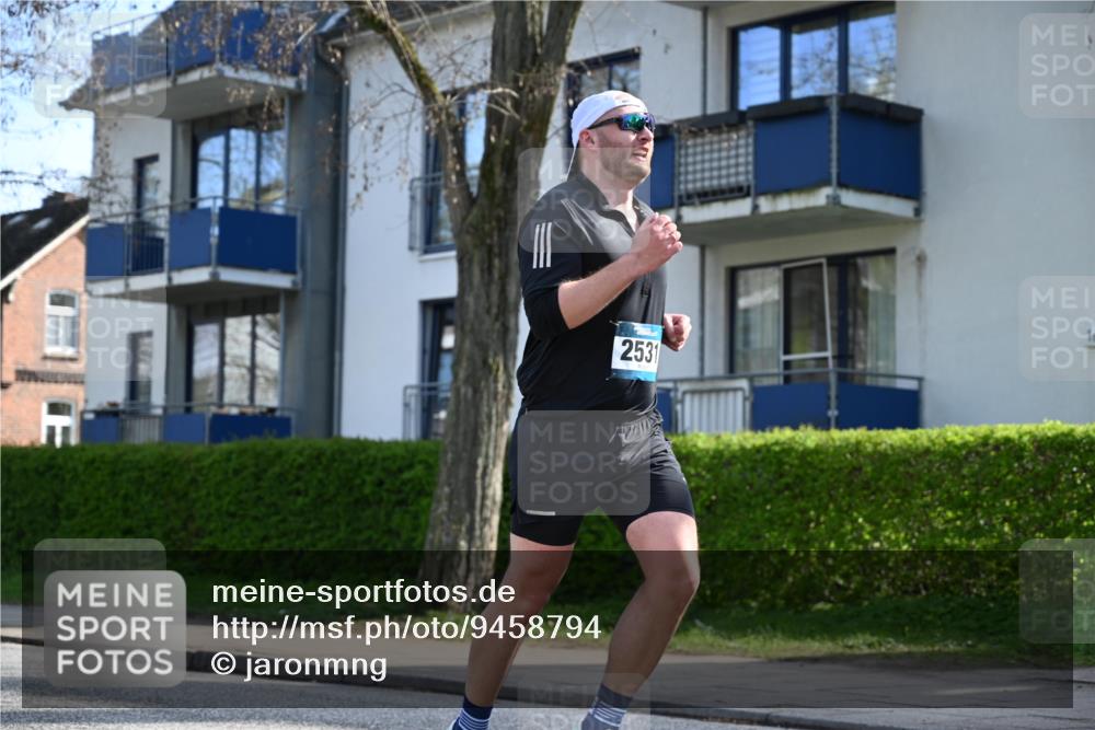12.04.2026 - 45. Internationalen Wilhelmsburger Insellauf J. Mangold http://msf.ph/oto/9458794 12.04.2026 10:37:28 Ziel 4779, 3492, 5643, 3238, 2531, 5496, 5251, 3182, 2568, 2657, 4833, 5706, 2105, 4013, 3386, 5289, 2537, 2020, 5363, 2986 meine-sportfotos.de