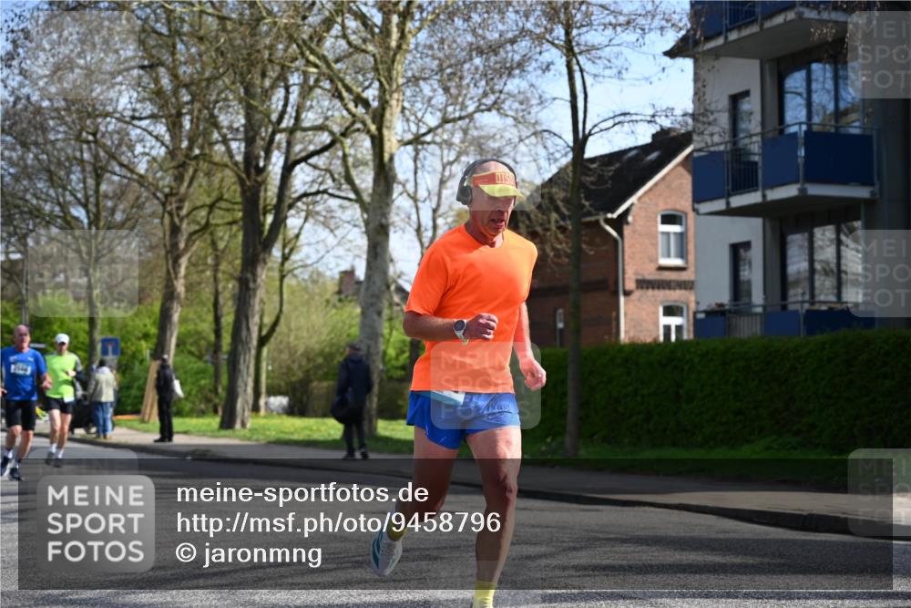 12.04.2026 - 45. Internationalen Wilhelmsburger Insellauf J. Mangold http://msf.ph/oto/9458796 12.04.2026 10:37:35 Ziel 3238, 2531, 5496, 5251, 3182, 2568, 2657, 4833, 5706, 2105, 4013, 3386, 5289, 2537, 2020, 5363, 2986, 5732, 3087, 4832 meine-sportfotos.de