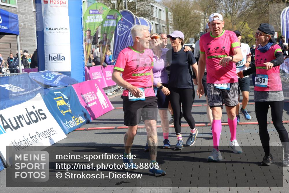 12.04.2026 - 45. Internationalen Wilhelmsburger Insellauf Strokosch-Dieckow http://msf.ph/oto/9458808 12.04.2026 10:48:35 Ziel 2442, 3631, 5578, 3414, 3307, 4882, 2053, 4563, 4866 meine-sportfotos.de