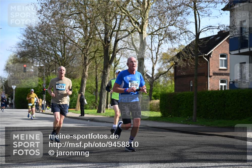 12.04.2026 - 45. Internationalen Wilhelmsburger Insellauf J. Mangold http://msf.ph/oto/9458810 12.04.2026 10:37:38 Ziel 2531, 5496, 5251, 3182, 2568, 2657, 4833, 5706, 2105, 2105, 4013, 3386, 5289, 2537, 2020, 5363, 5363, 2986, 5732, 3087, 4832, 2605 meine-sportfotos.de