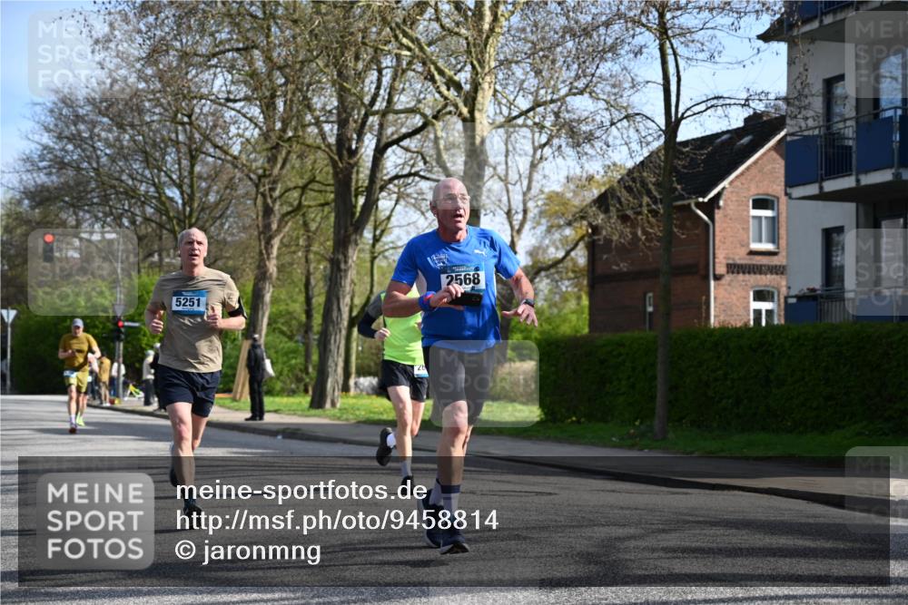12.04.2026 - 45. Internationalen Wilhelmsburger Insellauf J. Mangold http://msf.ph/oto/9458814 12.04.2026 10:37:38 Ziel 2531, 5496, 5251, 3182, 2568, 2657, 4833, 5706, 2105, 2105, 4013, 3386, 5289, 2537, 2020, 5363, 5363, 2986, 5732, 3087, 4832, 2605 meine-sportfotos.de