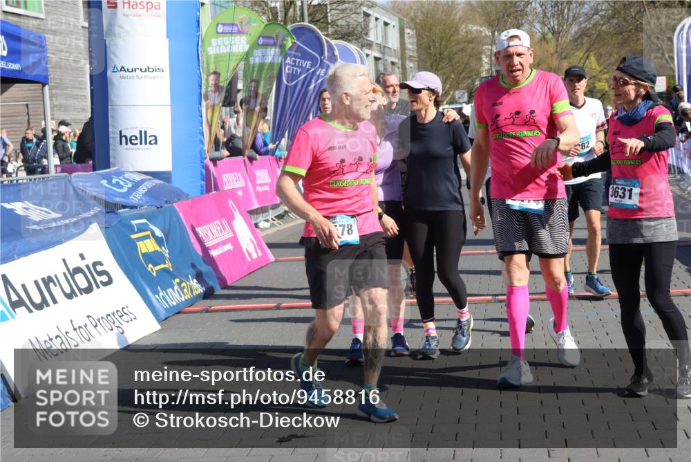 12.04.2026 - 45. Internationalen Wilhelmsburger Insellauf Strokosch-Dieckow http://msf.ph/oto/9458816 12.04.2026 10:48:35 Ziel 2442, 3631, 5578, 3414, 3307, 4882, 2053, 4563, 4866 meine-sportfotos.de