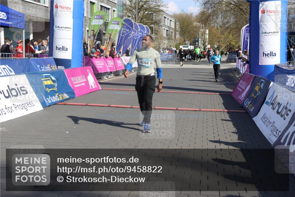 12.04.2026 - 45. Internationalen Wilhelmsburger Insellauf Strokosch-Dieckow http://msf.ph/oto/9458822 12.04.2026 11:05:16 Ziel 3064, 2225 meine-sportfotos.de
