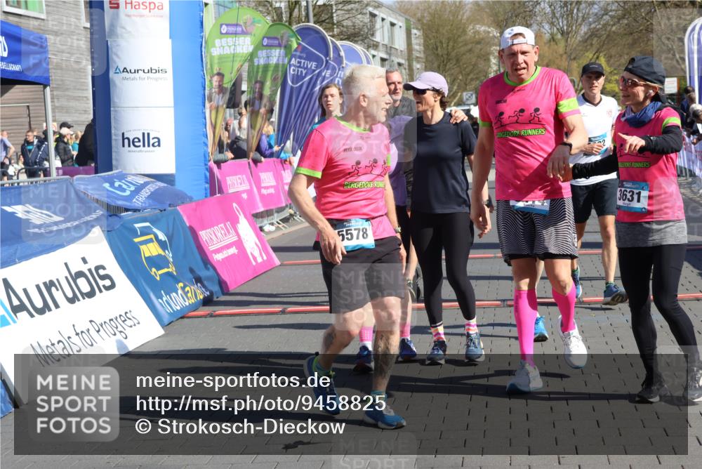12.04.2026 - 45. Internationalen Wilhelmsburger Insellauf Strokosch-Dieckow http://msf.ph/oto/9458825 12.04.2026 10:48:35 Ziel 2442, 3631, 5578, 3414, 3307, 4882, 2053, 4563, 4866 meine-sportfotos.de