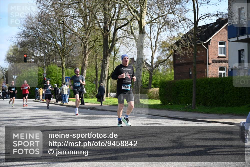 12.04.2026 - 45. Internationalen Wilhelmsburger Insellauf J. Mangold http://msf.ph/oto/9458842 12.04.2026 10:37:52 Ziel 2657, 4833, 5706, 2105, 4013, 3386, 5289, 2537, 2020, 5363, 2986, 5732, 3087, 4832, 2605, 2614, 4063, 3214, 2710 meine-sportfotos.de