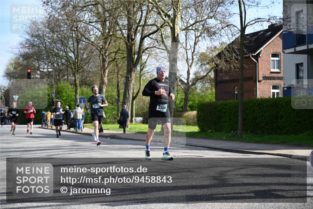 12.04.2026 - 45. Internationalen Wilhelmsburger Insellauf J. Mangold http://msf.ph/oto/9458843 12.04.2026 10:37:52 Ziel 2657, 4833, 5706, 2105, 4013, 3386, 5289, 2537, 2020, 5363, 2986, 5732, 3087, 4832, 2605, 2614, 4063, 3214, 2710 meine-sportfotos.de