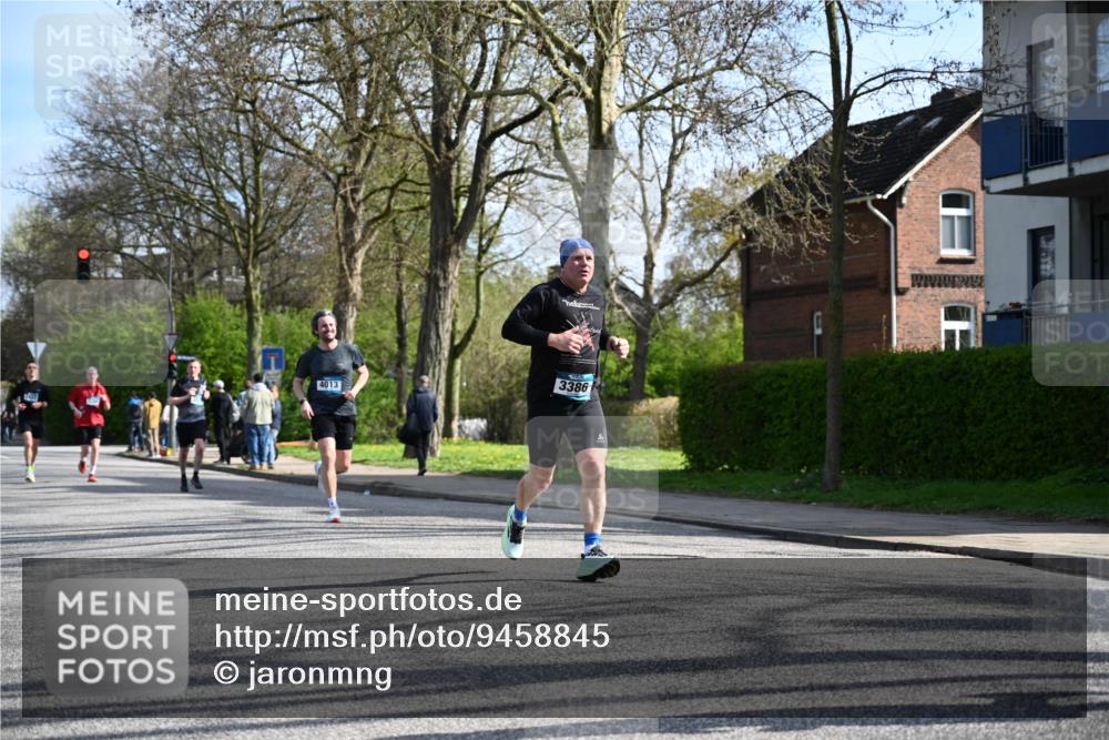 12.04.2026 - 45. Internationalen Wilhelmsburger Insellauf J. Mangold http://msf.ph/oto/9458845 12.04.2026 10:37:52 Ziel 2657, 4833, 5706, 2105, 4013, 3386, 5289, 2537, 2020, 5363, 2986, 5732, 3087, 4832, 2605, 2614, 4063, 3214, 2710 meine-sportfotos.de