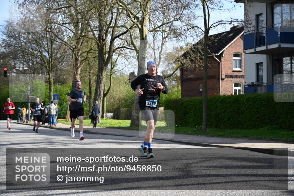 12.04.2026 - 45. Internationalen Wilhelmsburger Insellauf J. Mangold http://msf.ph/oto/9458850 12.04.2026 10:37:53 Ziel 2657, 4833, 5706, 2105, 4013, 3386, 5289, 2537, 2020, 5363, 2986, 5732, 3087, 4832, 2605, 2614, 4063, 3214, 2710 meine-sportfotos.de