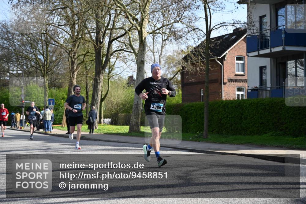 12.04.2026 - 45. Internationalen Wilhelmsburger Insellauf J. Mangold http://msf.ph/oto/9458851 12.04.2026 10:37:53 Ziel 2657, 4833, 5706, 2105, 4013, 3386, 5289, 2537, 2020, 5363, 2986, 5732, 3087, 4832, 2605, 2614, 4063, 3214, 2710 meine-sportfotos.de