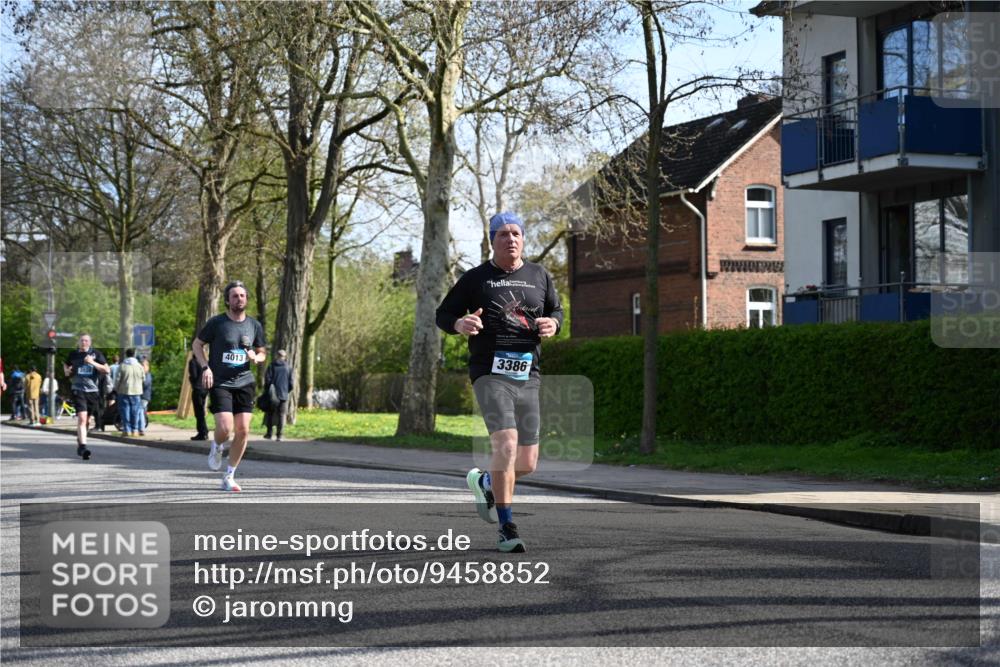 12.04.2026 - 45. Internationalen Wilhelmsburger Insellauf J. Mangold http://msf.ph/oto/9458852 12.04.2026 10:37:53 Ziel 2657, 4833, 5706, 2105, 4013, 3386, 5289, 2537, 2020, 5363, 2986, 5732, 3087, 4832, 2605, 2614, 4063, 3214, 2710 meine-sportfotos.de