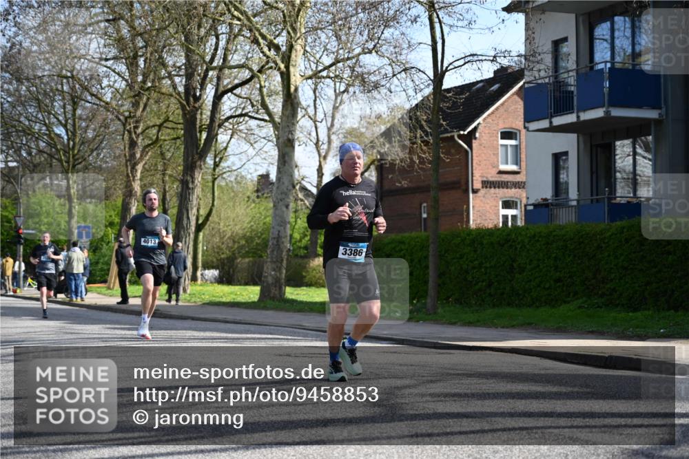 12.04.2026 - 45. Internationalen Wilhelmsburger Insellauf J. Mangold http://msf.ph/oto/9458853 12.04.2026 10:37:53 Ziel 2657, 4833, 5706, 2105, 4013, 3386, 5289, 2537, 2020, 5363, 2986, 5732, 3087, 4832, 2605, 2614, 4063, 3214, 2710 meine-sportfotos.de