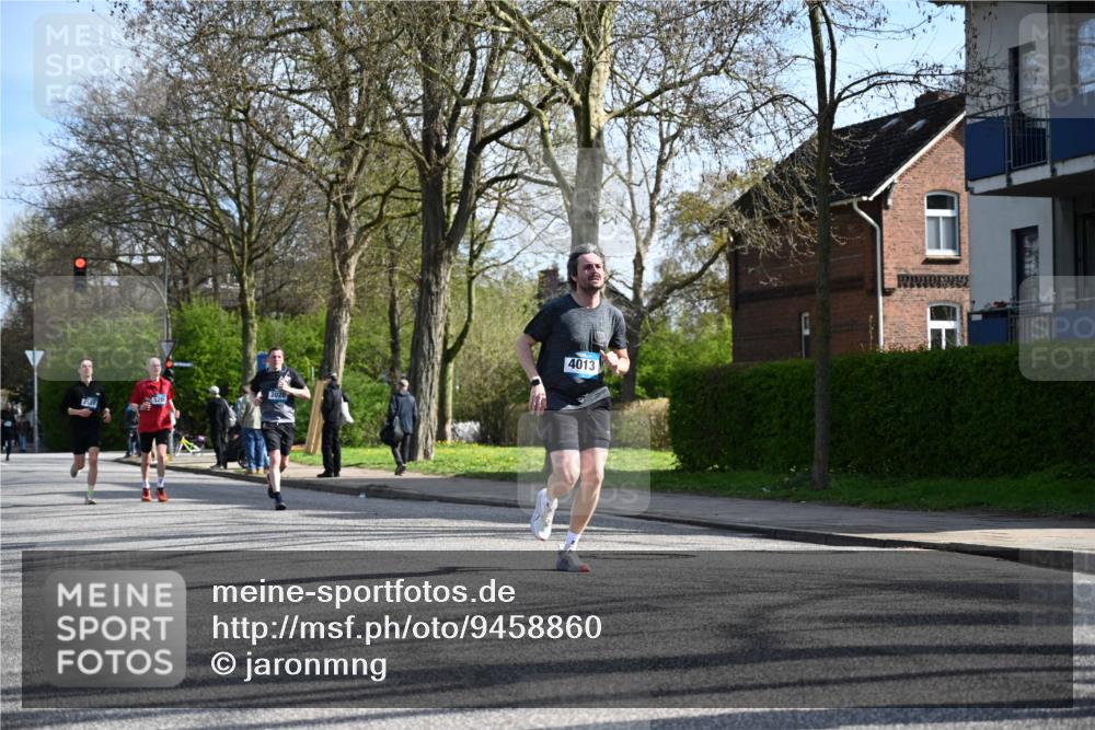 12.04.2026 - 45. Internationalen Wilhelmsburger Insellauf J. Mangold http://msf.ph/oto/9458860 12.04.2026 10:37:54 Ziel 2657, 4833, 5706, 2105, 4013, 3386, 5289, 2537, 2020, 5363, 2986, 5732, 3087, 4832, 2605, 2614, 2614, 4063, 3214, 2710 meine-sportfotos.de