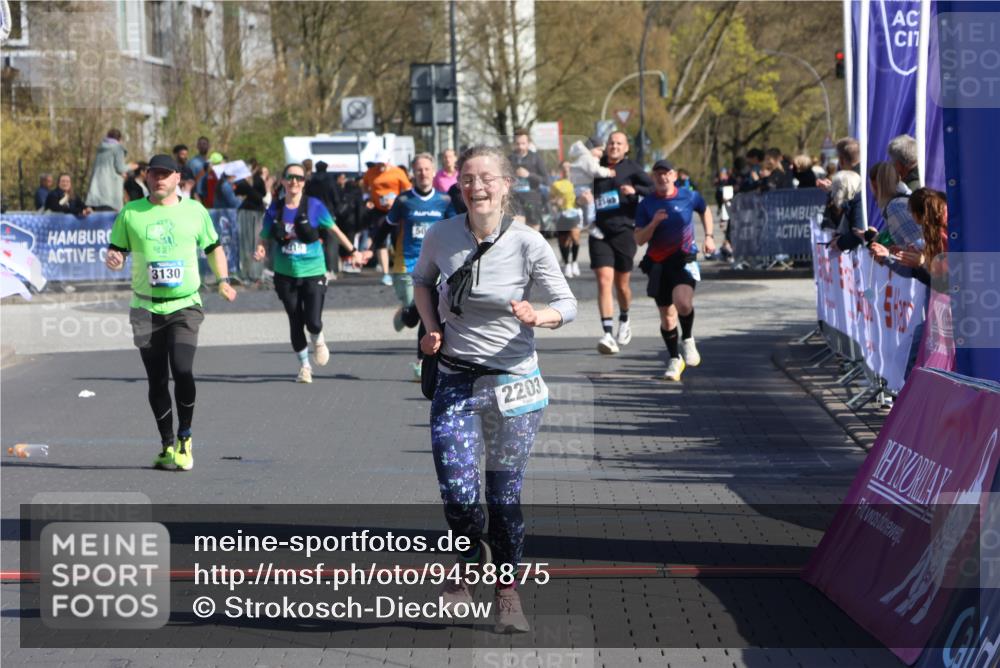 12.04.2026 - 45. Internationalen Wilhelmsburger Insellauf Strokosch-Dieckow http://msf.ph/oto/9458875 12.04.2026 11:05:26 Ziel 2203, 2415, 3130, 4286 meine-sportfotos.de