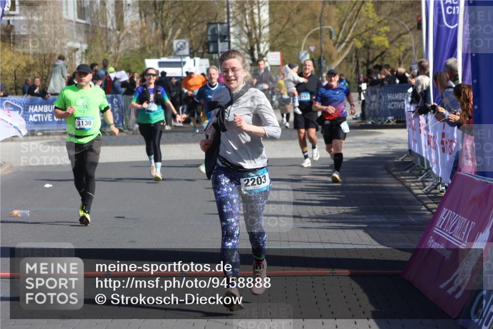 12.04.2026 - 45. Internationalen Wilhelmsburger Insellauf Strokosch-Dieckow http://msf.ph/oto/9458888 12.04.2026 11:05:26 Ziel 2203, 2415, 3130, 4286 meine-sportfotos.de