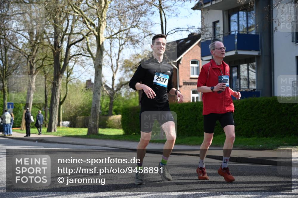 12.04.2026 - 45. Internationalen Wilhelmsburger Insellauf J. Mangold http://msf.ph/oto/9458891 12.04.2026 10:37:59 Ziel 2105, 4013, 3386, 5289, 2537, 2020, 5363, 2986, 5732, 3087, 4832, 2605, 2614, 4063, 3214, 2710, 4264 meine-sportfotos.de