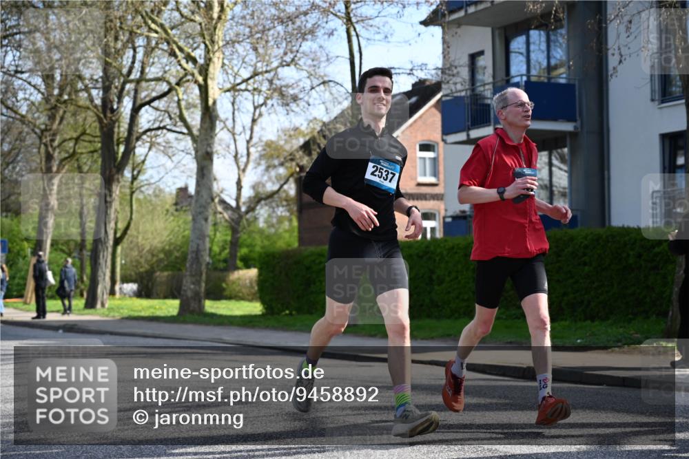12.04.2026 - 45. Internationalen Wilhelmsburger Insellauf J. Mangold http://msf.ph/oto/9458892 12.04.2026 10:38:00 Ziel 2105, 4013, 3386, 5289, 2537, 2020, 5363, 2986, 5732, 3087, 4832, 2605, 2605, 2614, 4063, 3214, 2710, 4264 meine-sportfotos.de