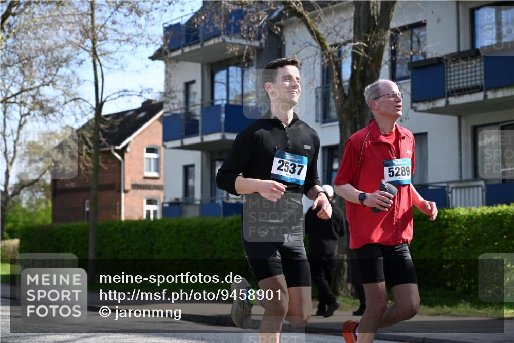 12.04.2026 - 45. Internationalen Wilhelmsburger Insellauf J. Mangold http://msf.ph/oto/9458901 12.04.2026 10:38:00 Ziel 2105, 4013, 3386, 5289, 2537, 2020, 5363, 2986, 5732, 3087, 4832, 2605, 2605, 2614, 4063, 3214, 2710, 4264 meine-sportfotos.de