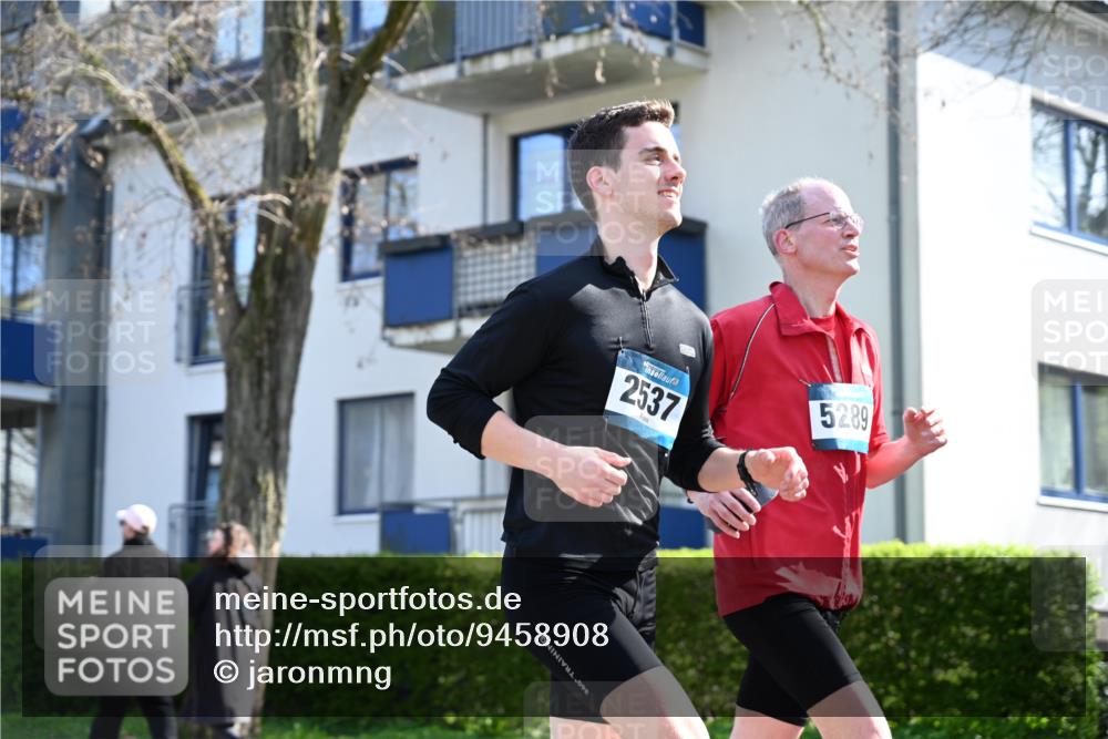 12.04.2026 - 45. Internationalen Wilhelmsburger Insellauf J. Mangold http://msf.ph/oto/9458908 12.04.2026 10:38:00 Ziel 2105, 4013, 3386, 5289, 2537, 2020, 5363, 2986, 5732, 3087, 4832, 2605, 2605, 2614, 4063, 3214, 2710, 4264 meine-sportfotos.de
