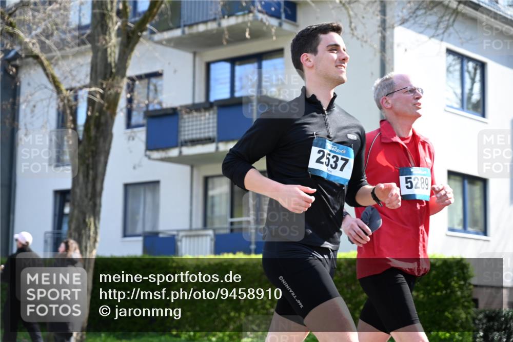 12.04.2026 - 45. Internationalen Wilhelmsburger Insellauf J. Mangold http://msf.ph/oto/9458910 12.04.2026 10:38:01 Ziel 2105, 4013, 3386, 5289, 2537, 2020, 5363, 2986, 5732, 3087, 4832, 2605, 2614, 4063, 3214, 2710, 4264 meine-sportfotos.de