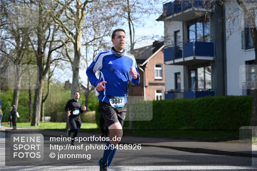 12.04.2026 - 45. Internationalen Wilhelmsburger Insellauf J. Mangold http://msf.ph/oto/9458926 12.04.2026 10:38:08 Ziel 5289, 2537, 2020, 5363, 2986, 5732, 3087, 4832, 2605, 2614, 4063, 3214, 2710, 4264, 3911 meine-sportfotos.de