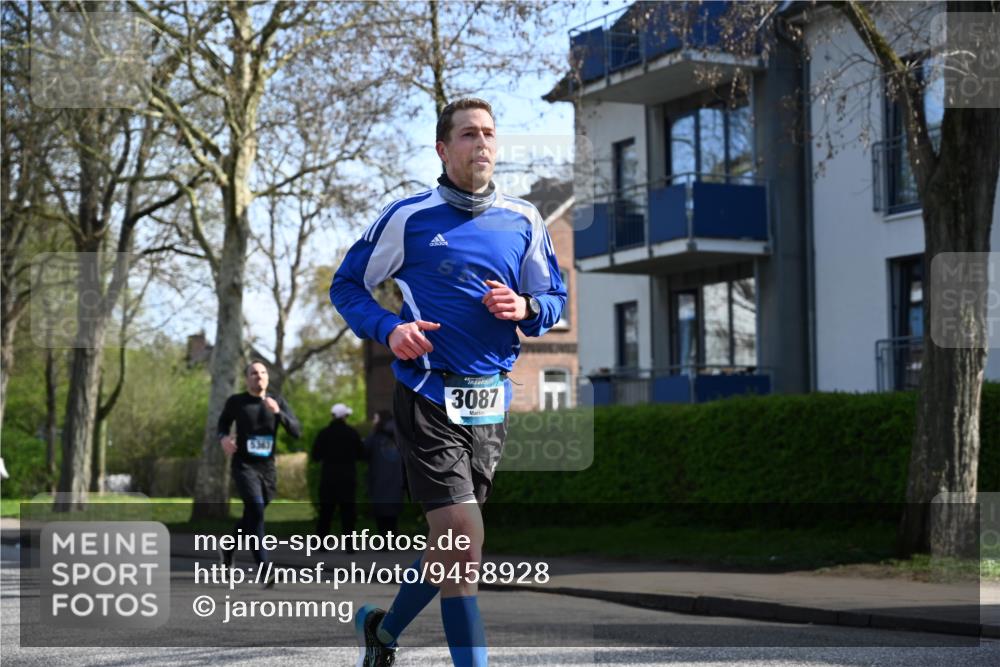 12.04.2026 - 45. Internationalen Wilhelmsburger Insellauf J. Mangold http://msf.ph/oto/9458928 12.04.2026 10:38:08 Ziel 5289, 2537, 2020, 5363, 2986, 5732, 3087, 4832, 2605, 2614, 4063, 3214, 2710, 4264, 3911 meine-sportfotos.de