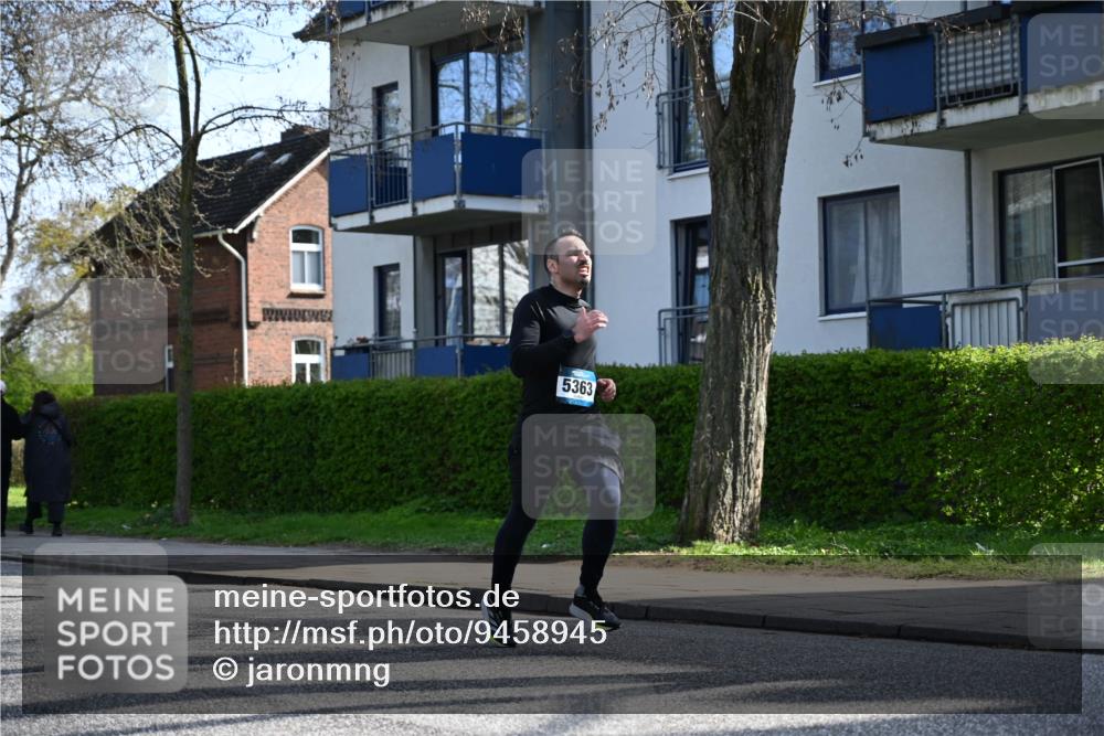 12.04.2026 - 45. Internationalen Wilhelmsburger Insellauf J. Mangold http://msf.ph/oto/9458945 12.04.2026 10:38:10 Ziel 5289, 2537, 2020, 5363, 2986, 5732, 3087, 4832, 2605, 2614, 4063, 3214, 3214, 2710, 4264, 3911 meine-sportfotos.de
