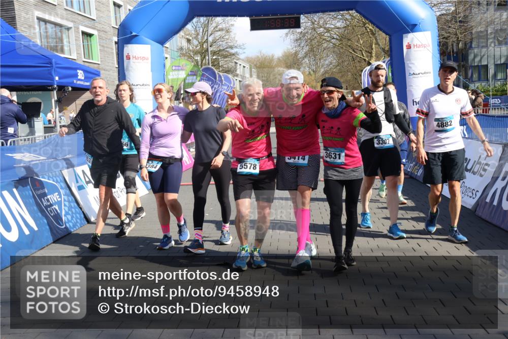 12.04.2026 - 45. Internationalen Wilhelmsburger Insellauf Strokosch-Dieckow http://msf.ph/oto/9458948 12.04.2026 10:48:38 Ziel 4882, 2053, 4563, 4866, 2438, 3513 meine-sportfotos.de