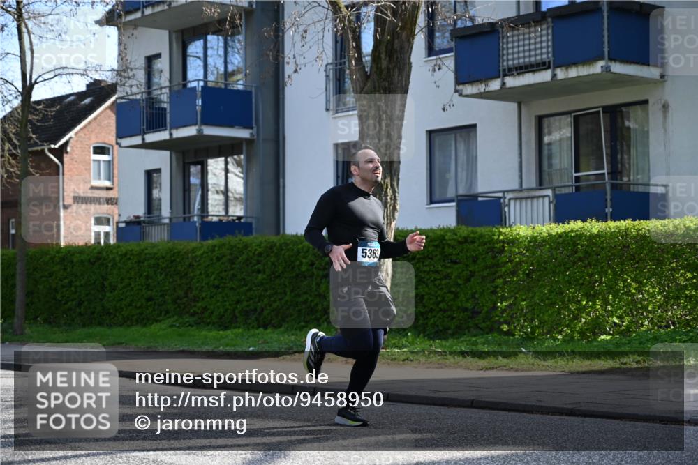 12.04.2026 - 45. Internationalen Wilhelmsburger Insellauf J. Mangold http://msf.ph/oto/9458950 12.04.2026 10:38:10 Ziel 5289, 2537, 2020, 5363, 2986, 5732, 3087, 4832, 2605, 2614, 4063, 3214, 3214, 2710, 4264, 3911 meine-sportfotos.de