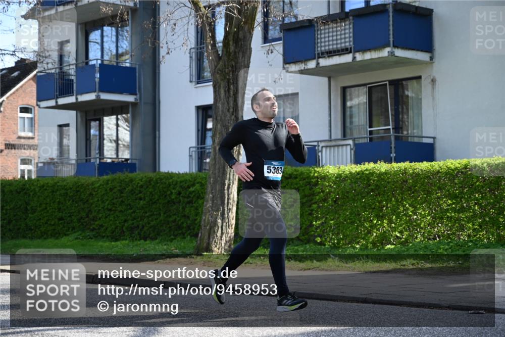 12.04.2026 - 45. Internationalen Wilhelmsburger Insellauf J. Mangold http://msf.ph/oto/9458953 12.04.2026 10:38:10 Ziel 5289, 2537, 2020, 5363, 2986, 5732, 3087, 4832, 2605, 2614, 4063, 3214, 3214, 2710, 4264, 3911 meine-sportfotos.de