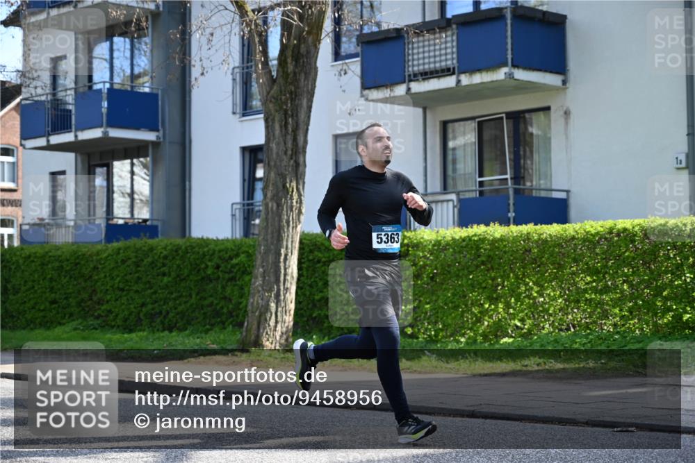 12.04.2026 - 45. Internationalen Wilhelmsburger Insellauf J. Mangold http://msf.ph/oto/9458956 12.04.2026 10:38:10 Ziel 5289, 2537, 2020, 5363, 2986, 5732, 3087, 4832, 2605, 2614, 4063, 3214, 3214, 2710, 4264, 3911 meine-sportfotos.de
