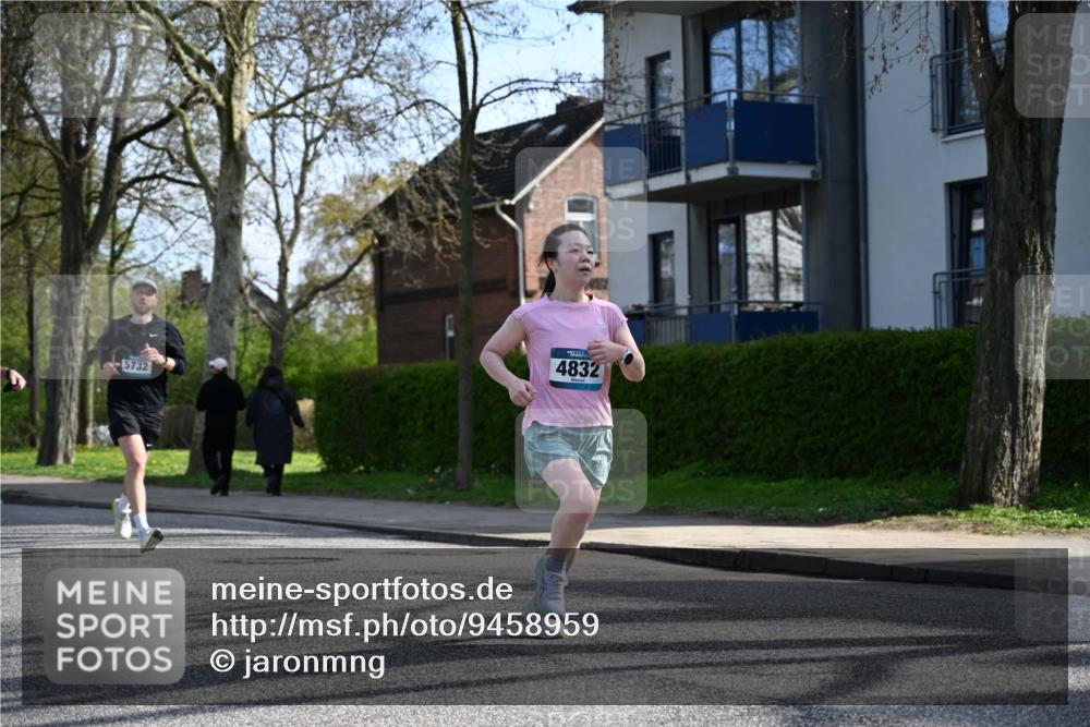12.04.2026 - 45. Internationalen Wilhelmsburger Insellauf J. Mangold http://msf.ph/oto/9458959 12.04.2026 10:38:12 Ziel 5363, 2986, 5732, 3087, 4832, 2605, 2614, 4063, 3214, 2710, 4264, 3911, 5511, 4679 meine-sportfotos.de