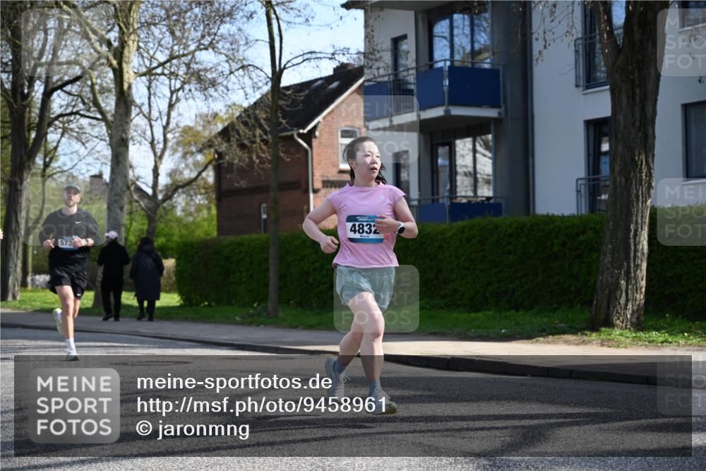 12.04.2026 - 45. Internationalen Wilhelmsburger Insellauf J. Mangold http://msf.ph/oto/9458961 12.04.2026 10:38:12 Ziel 5363, 2986, 5732, 3087, 4832, 2605, 2614, 4063, 3214, 2710, 4264, 3911, 5511, 4679 meine-sportfotos.de