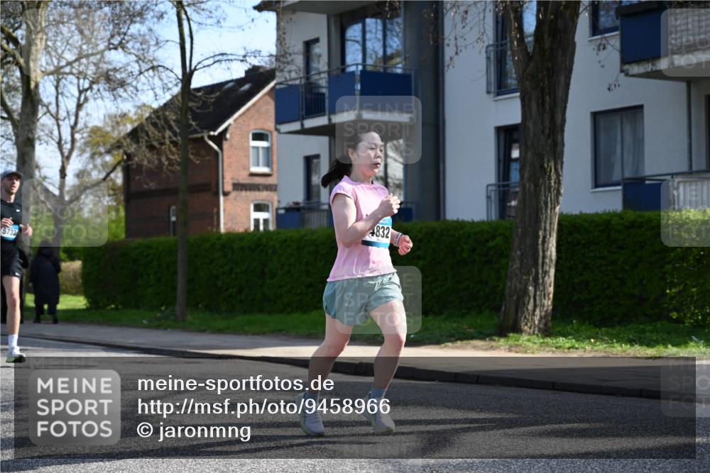 12.04.2026 - 45. Internationalen Wilhelmsburger Insellauf J. Mangold http://msf.ph/oto/9458966 12.04.2026 10:38:12 Ziel 5363, 2986, 5732, 3087, 4832, 2605, 2614, 4063, 3214, 2710, 4264, 3911, 5511, 4679 meine-sportfotos.de