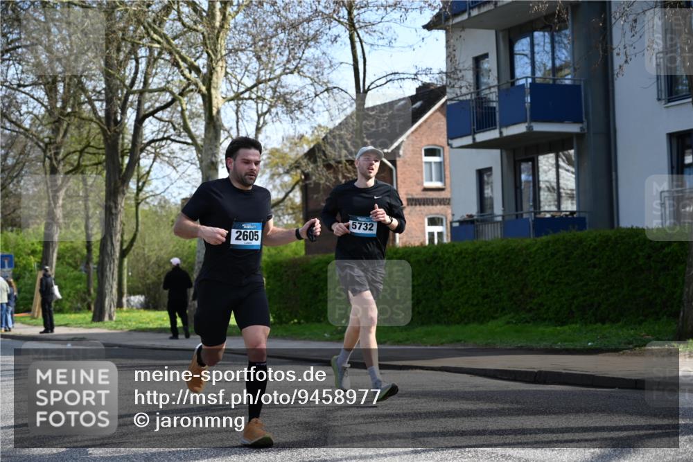 12.04.2026 - 45. Internationalen Wilhelmsburger Insellauf J. Mangold http://msf.ph/oto/9458977 12.04.2026 10:38:13 Ziel 5363, 2986, 5732, 3087, 4832, 2605, 2614, 4063, 3214, 2710, 4264, 3911, 5511, 4679 meine-sportfotos.de