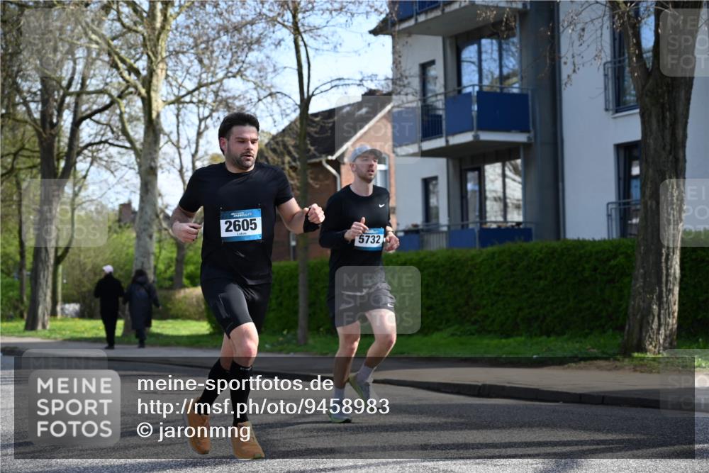 12.04.2026 - 45. Internationalen Wilhelmsburger Insellauf J. Mangold http://msf.ph/oto/9458983 12.04.2026 10:38:14 Ziel 5363, 2986, 5732, 3087, 4832, 2605, 2614, 4063, 3214, 2710, 4264, 3911, 5511, 4679, 2115 meine-sportfotos.de