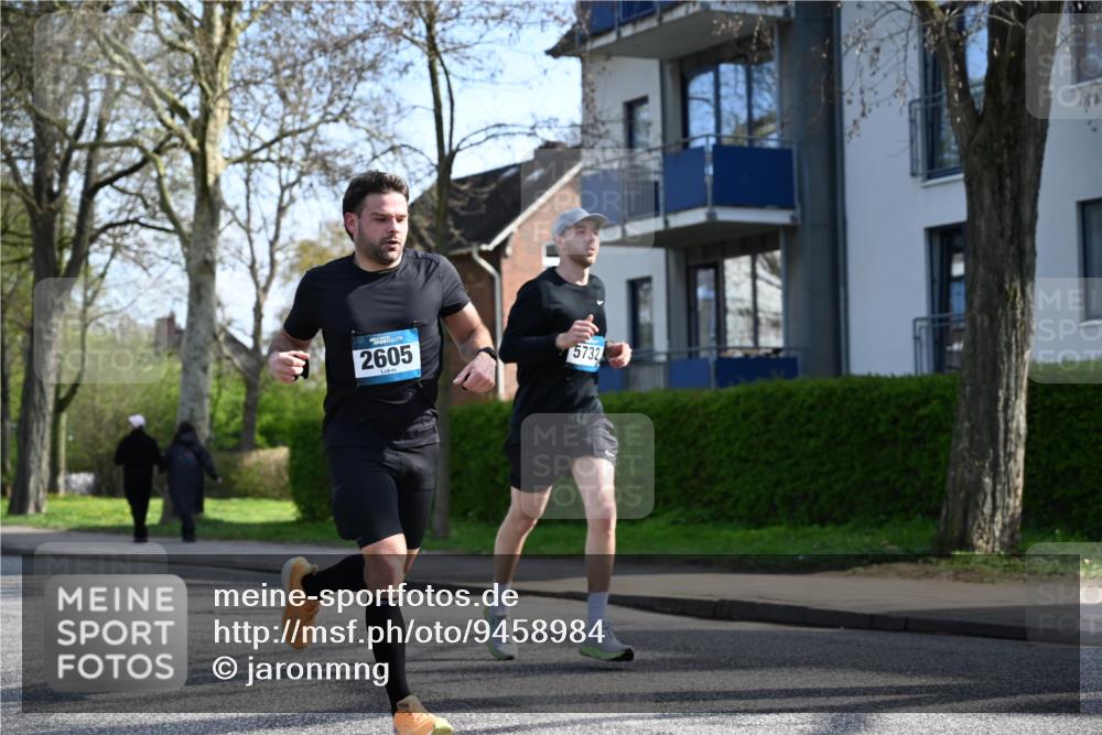 12.04.2026 - 45. Internationalen Wilhelmsburger Insellauf J. Mangold http://msf.ph/oto/9458984 12.04.2026 10:38:14 Ziel 5363, 2986, 5732, 3087, 4832, 2605, 2614, 4063, 3214, 2710, 4264, 3911, 5511, 4679, 2115 meine-sportfotos.de